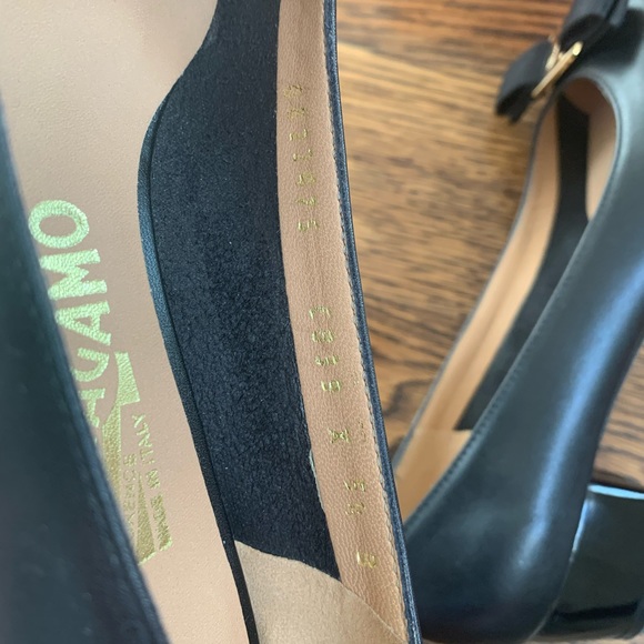 Salvatore Ferragamo, signature Vara bow pumps - Picture 7 of 8